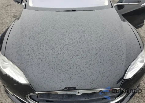 2013 Tesla Model S z USA, uszkodzony, nr VIN 5YJSA1DN1DFP07973